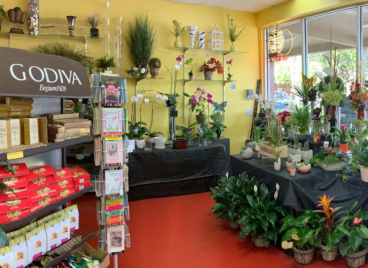 In addition to flowers and plants, Beneva offers a range of gifts and sweets